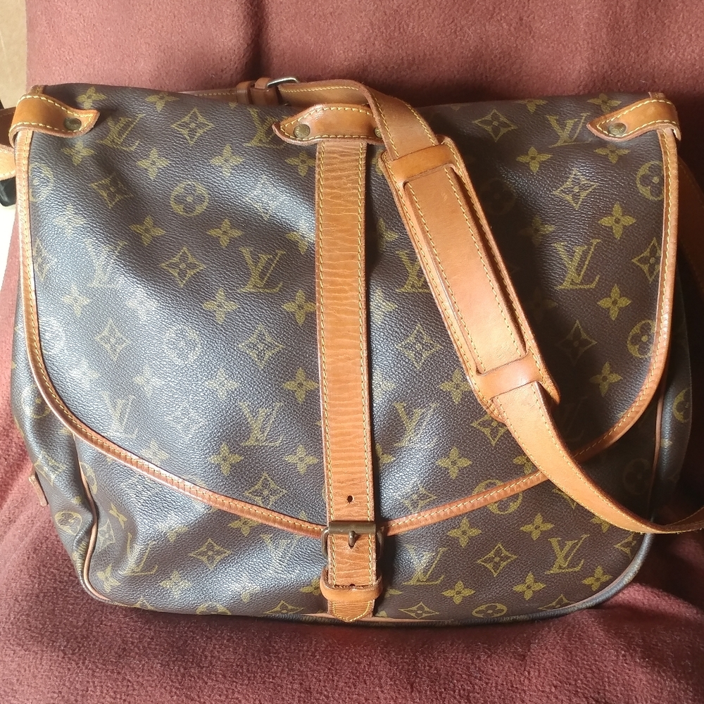 💯Authentic Louis Vuitton Monogram Saumur 35